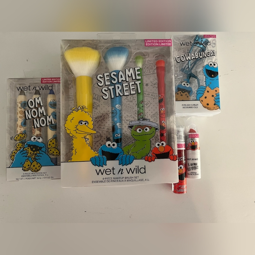 WET N WILD SESAME STREET MAKEUP SET